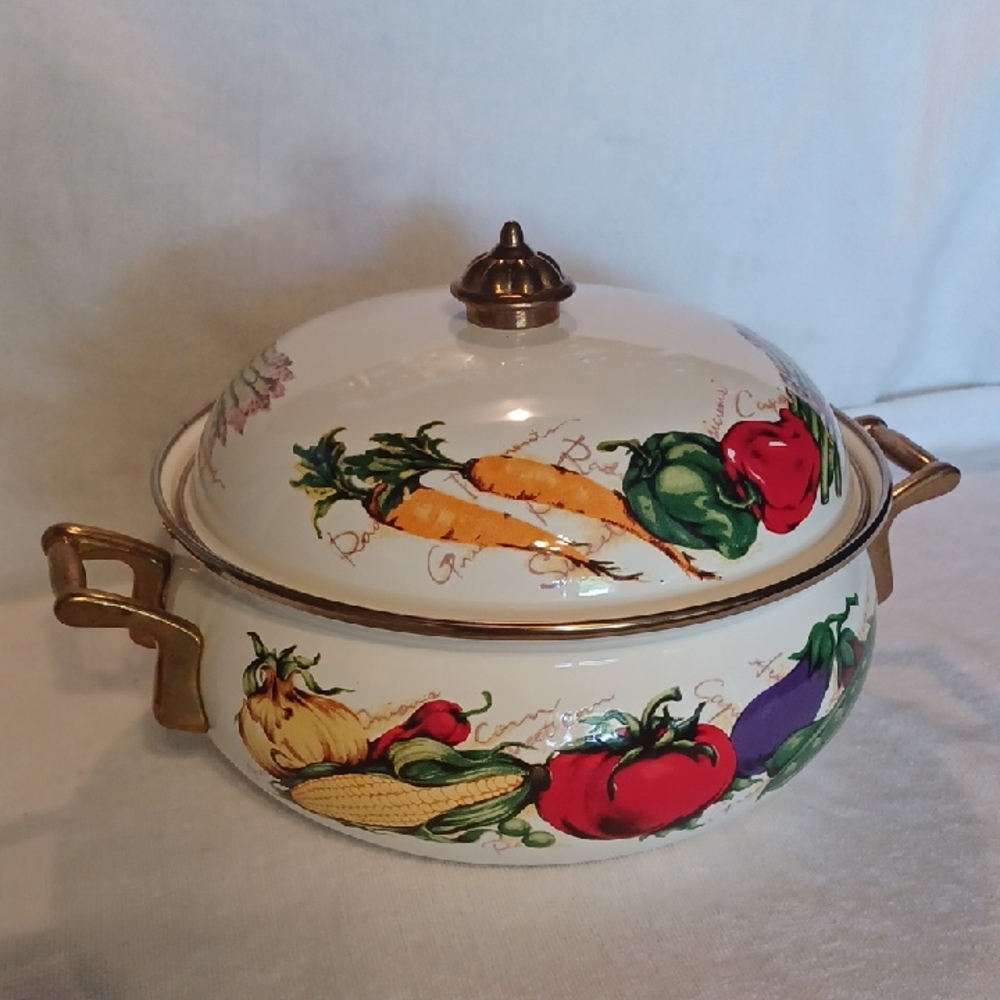 Vintage Casserole Dish with Lid Enamel Ware 1960's Dutch Oven